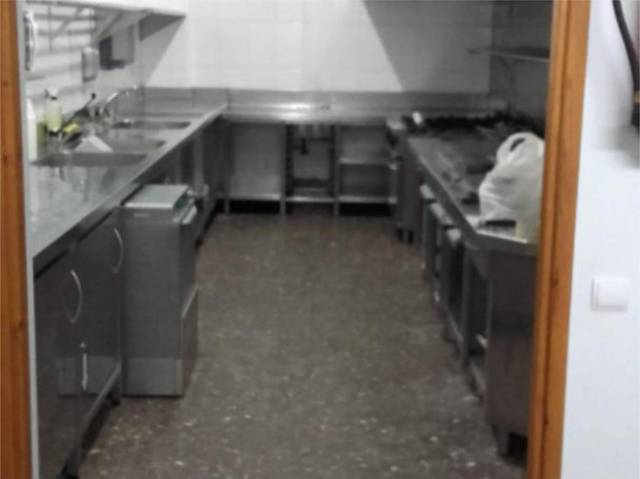 Local comercial en Alquiler en Avinguda Països Catalans, 99 en Les Comes