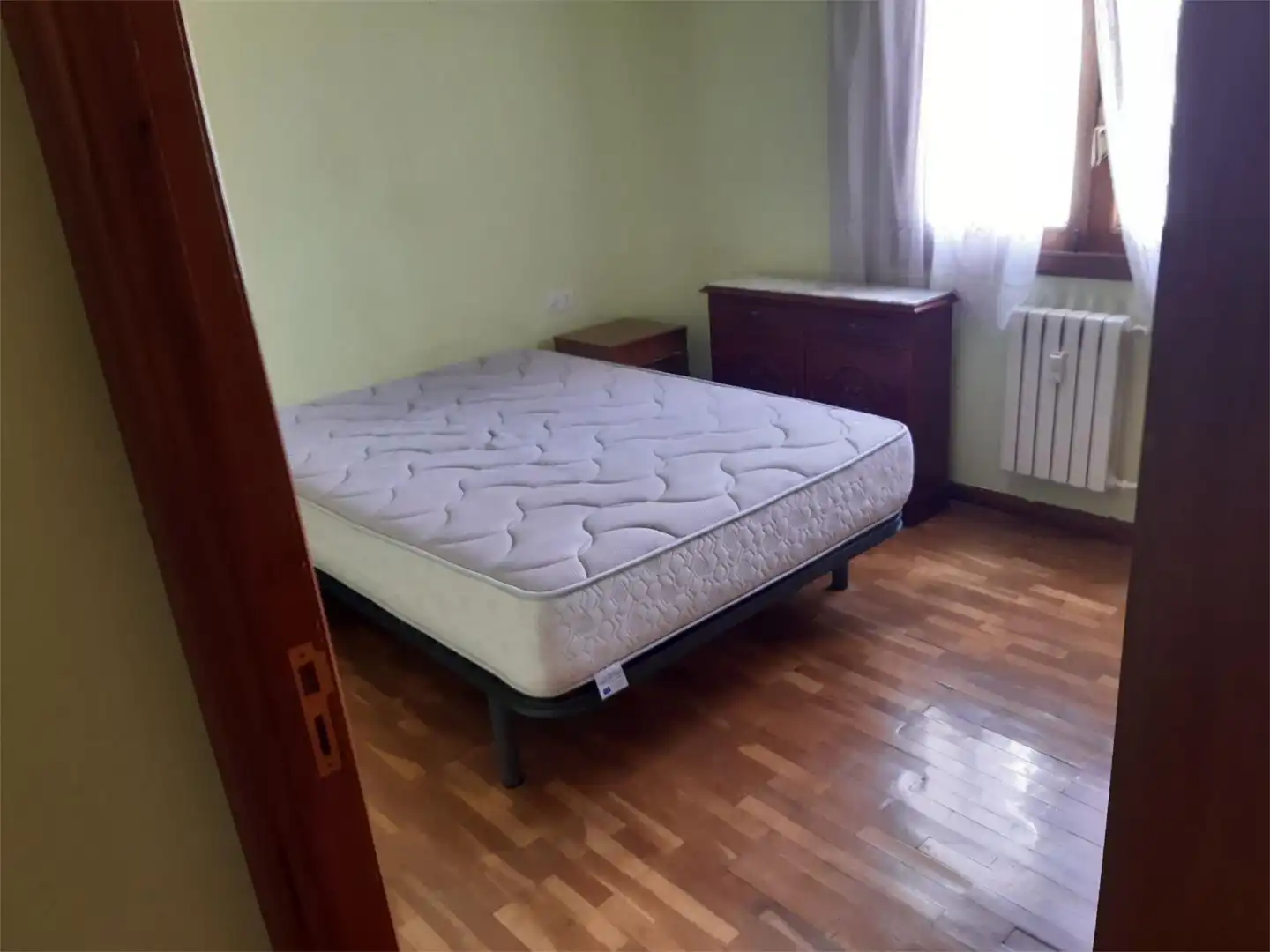 Habitación de Apartamento en venta en León Capital  con Calefacción, Parquet y Terraza