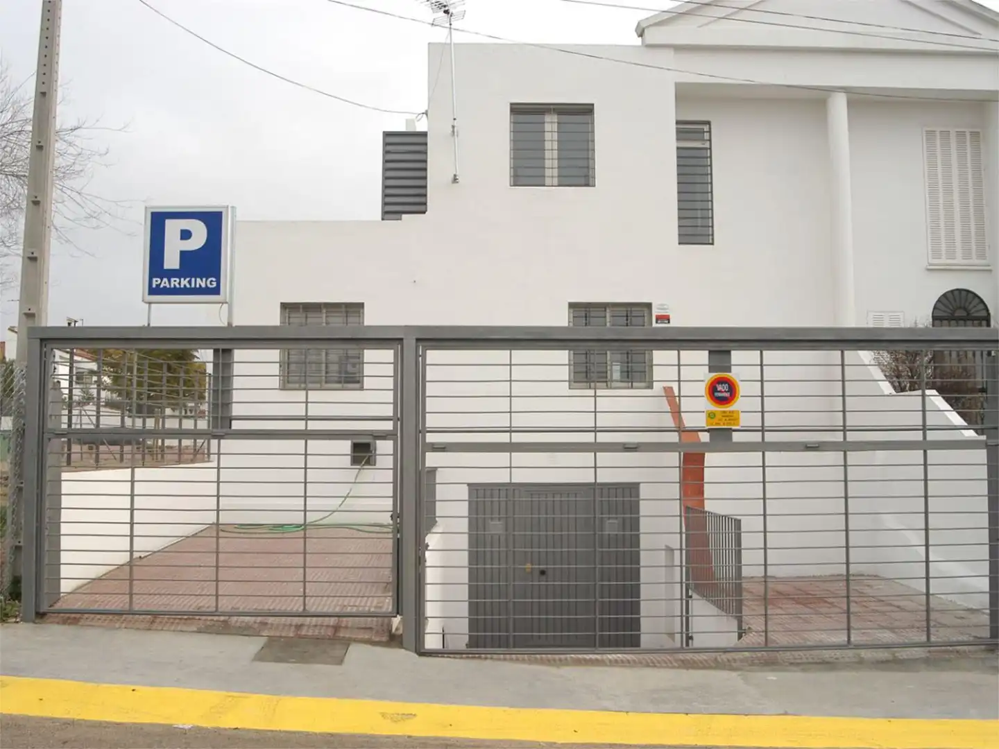 Exterior view of Commercial properties for sale in Mairena del Aljarafe  with Air Conditioner