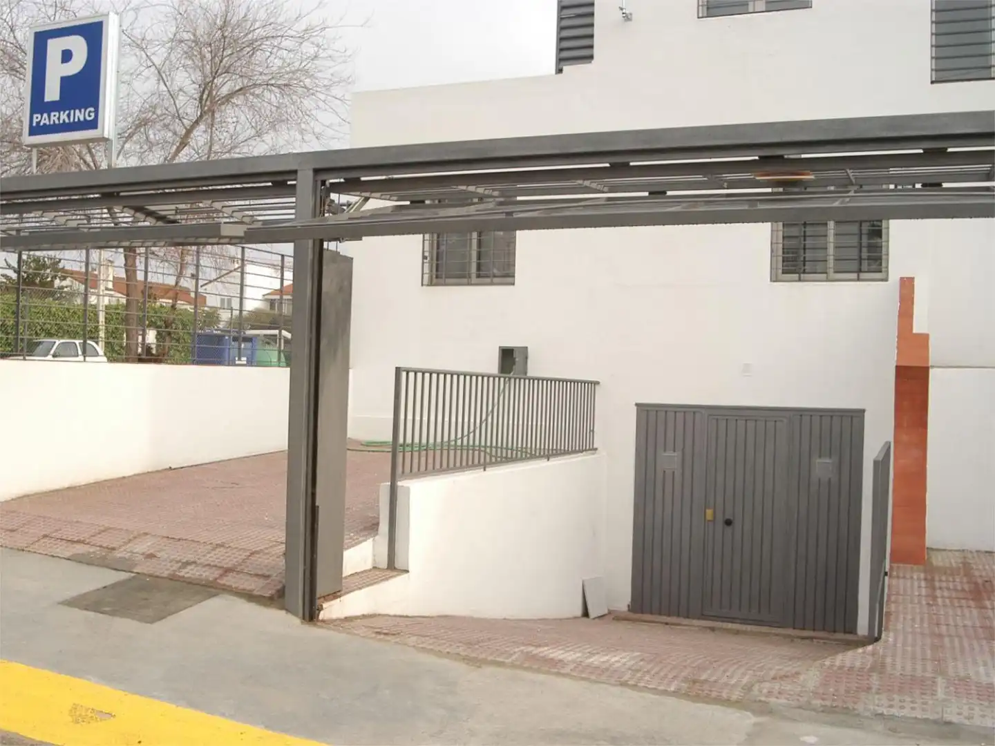 Exterior view of Commercial properties for sale in Mairena del Aljarafe  with Air Conditioner