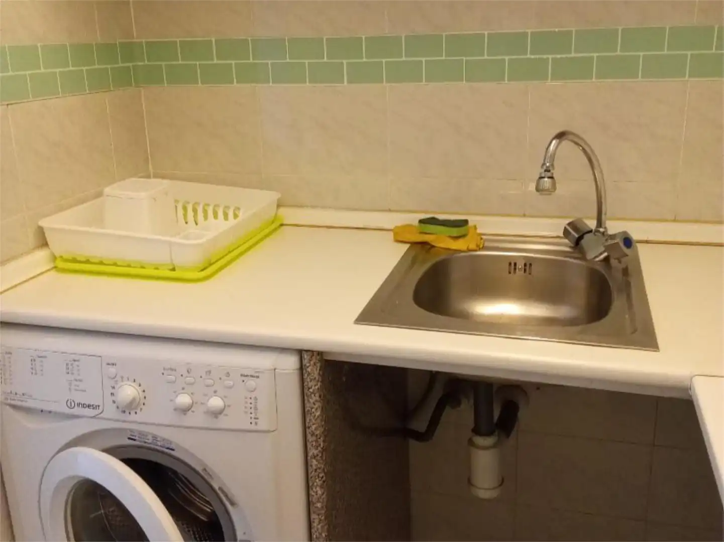Apartament de lloguer a Calle de José María Cavero, 11, San Pascual Cuina de Apartament de lloguer en Madrid amb Calefacció i Jardí privat