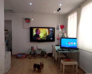 Sala d'estar de Casa adosada en venda en Ulldecona amb Parquet, Terrassa i Moblat