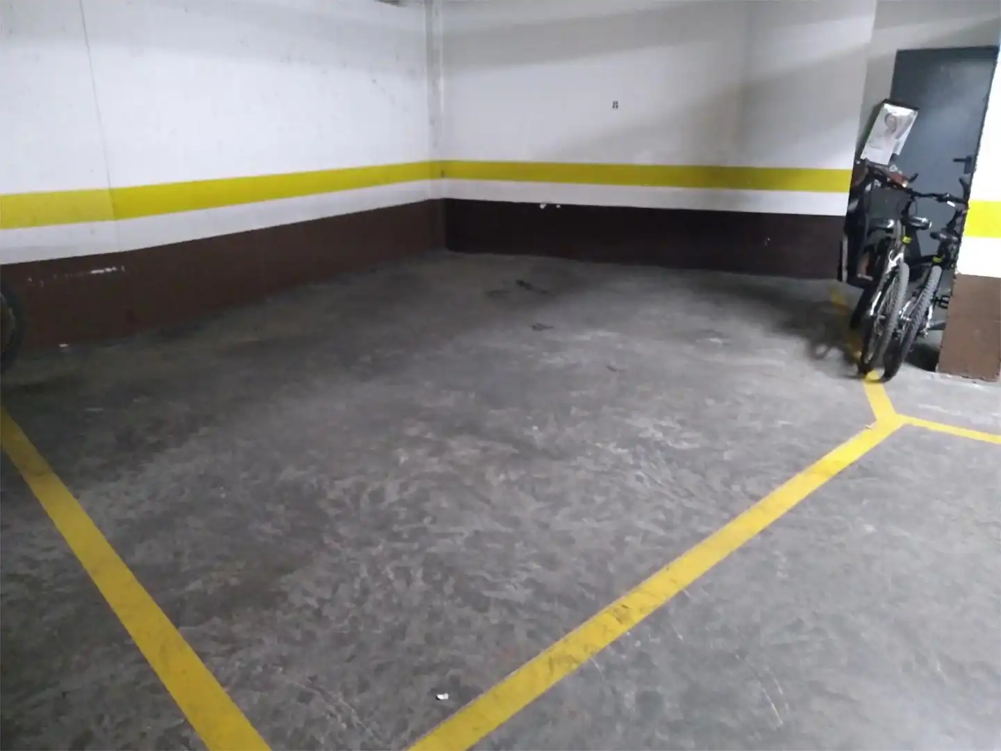 Parking de Casa adosada en venta en  Córdoba Capital con Aire acondicionado