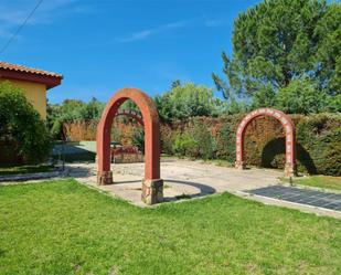 Jardí de Casa o xalet en venda en San Román de los Montes amb Aire condicionat, Terrassa i Piscina