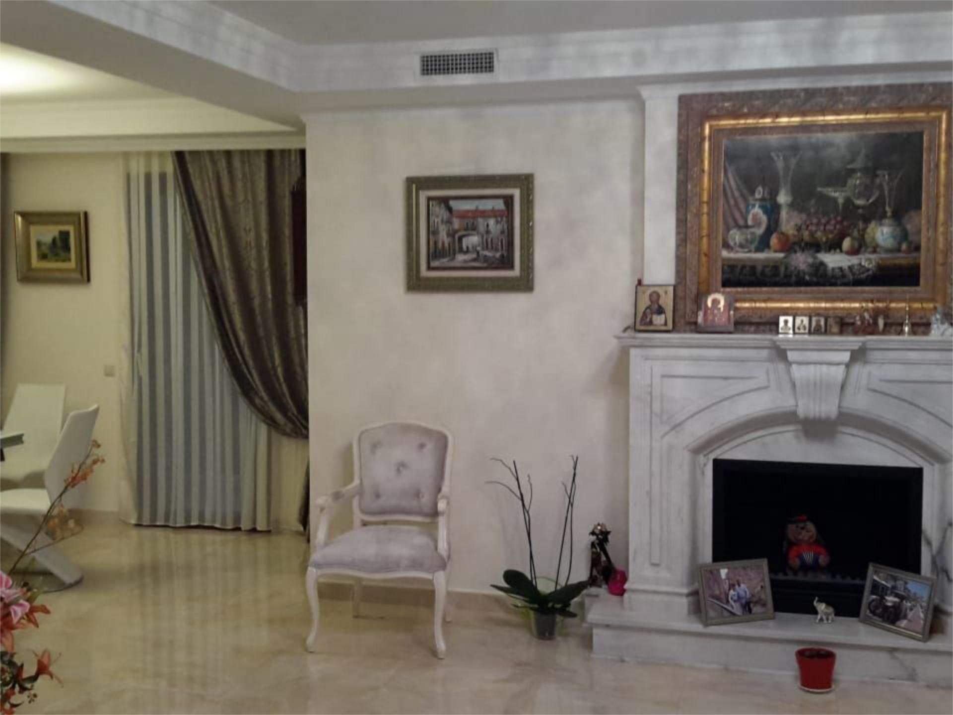 Sala d'estar de Pis en venda en Marbella amb Aire condicionat, Calefacció i Jardí privat