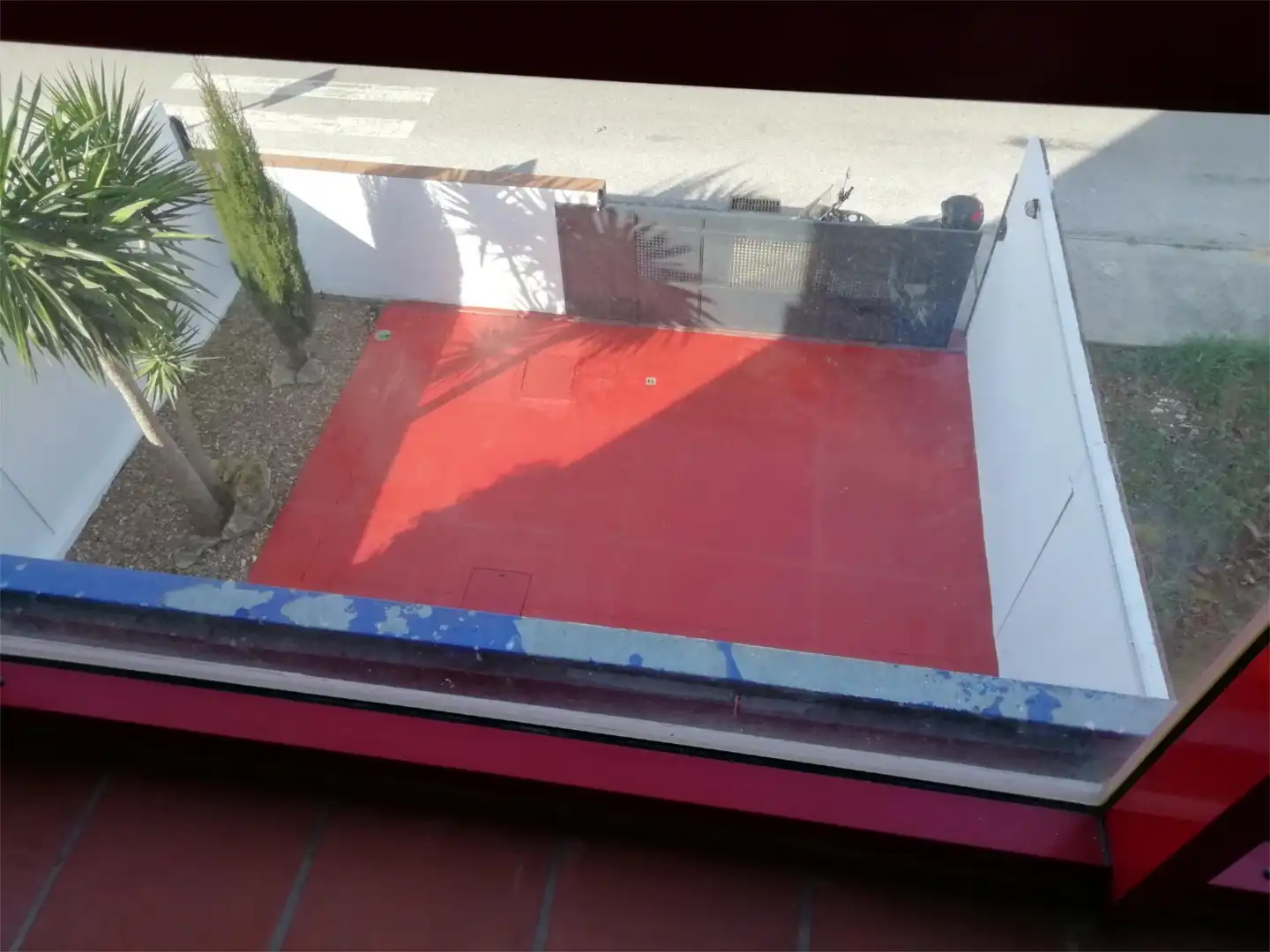 Vista exterior de Nave industrial en venta en Palomares del Río