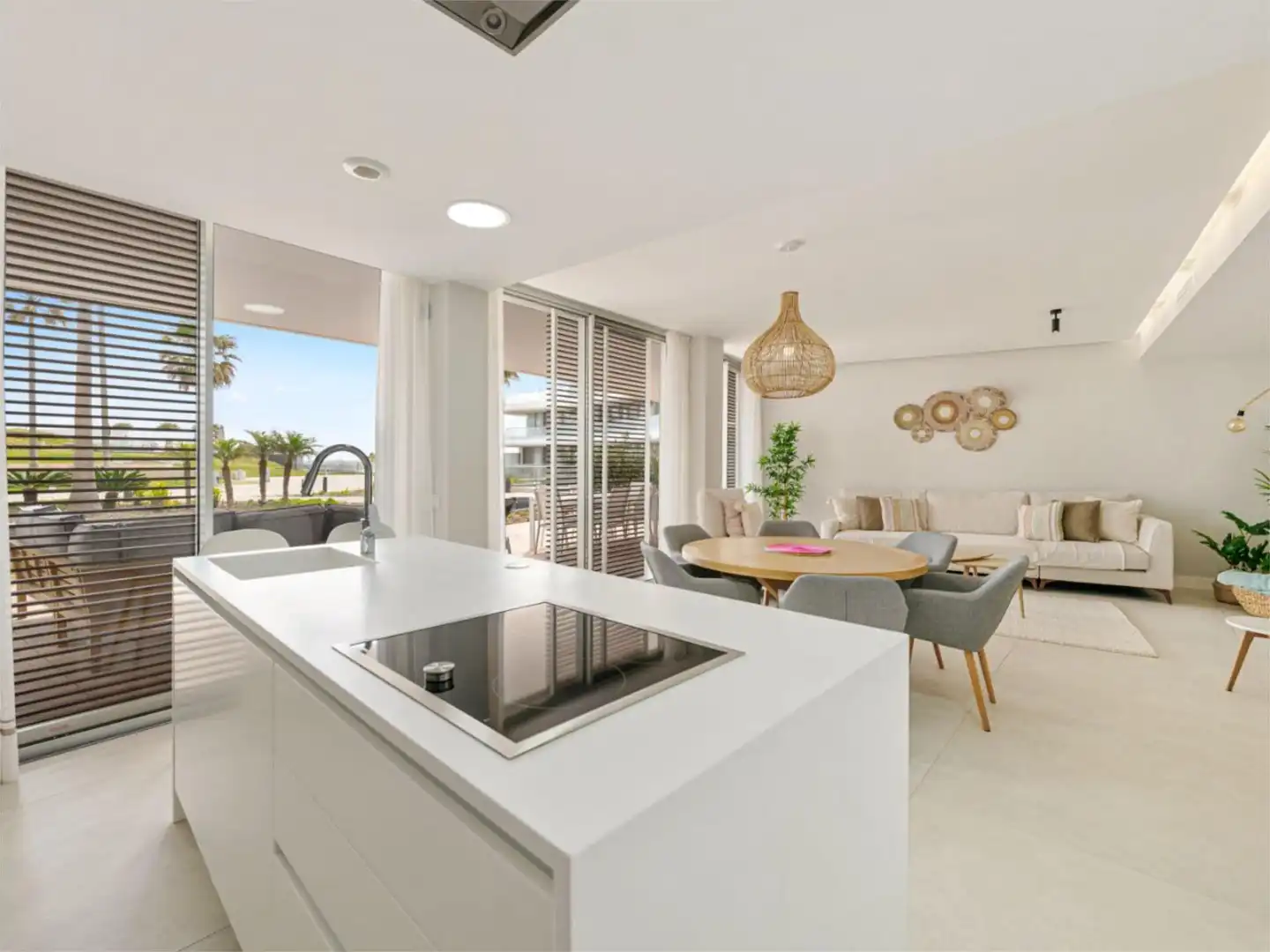 Pis en venda a Guadalobón Cuina de Pis en venda en Estepona amb Aire condicionat, Calefacció i Jardí privat