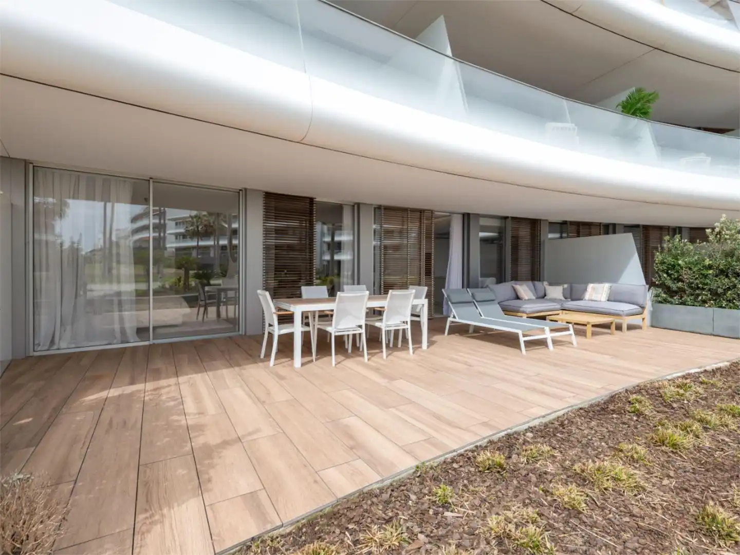 Pis en venda a Guadalobón Terrassa de Pis en venda en Estepona amb Aire condicionat, Calefacció i Jardí privat