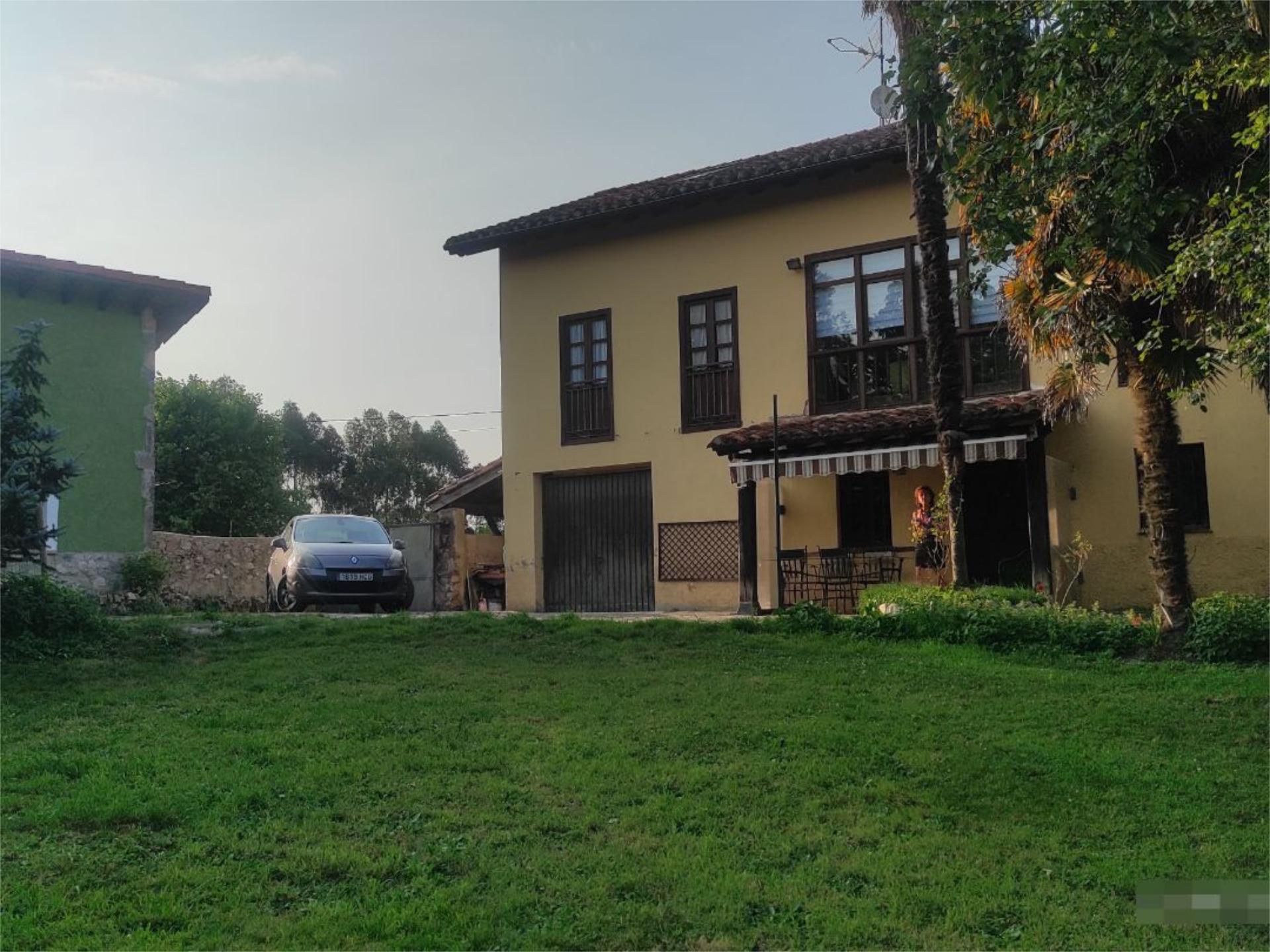 Vista exterior de Casa o xalet en venda en Llanes amb Calefacció, Jardí privat i Moblat