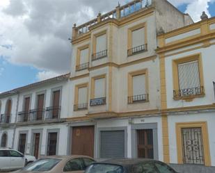Vista exterior de Casa adosada en venda en Hinojosa del Duque amb Traster i Balcó