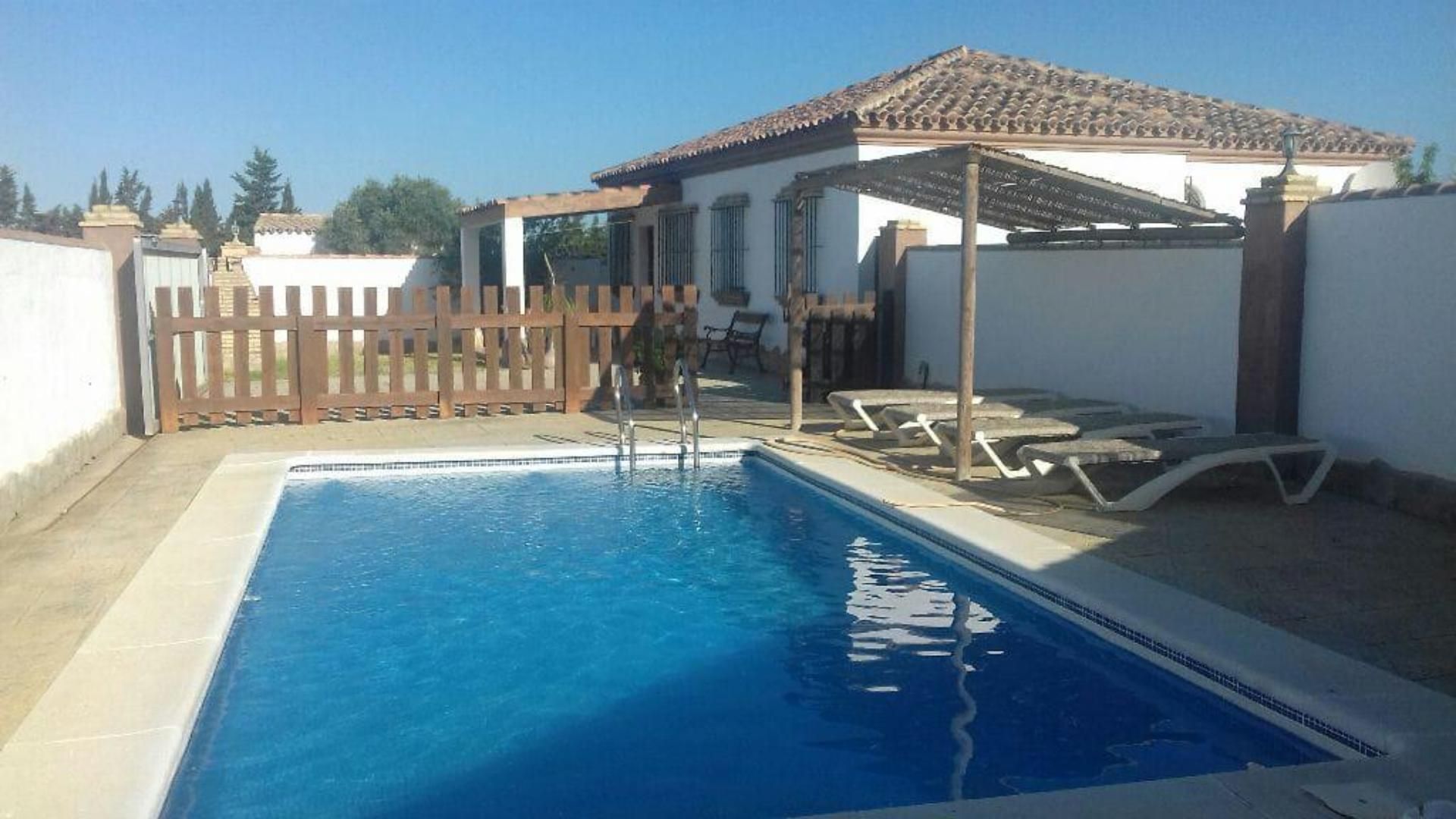 Piscina de Casa adosada de lloguer en Conil de la Frontera amb Terrassa i Piscina