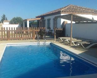 Piscina de Casa adosada de lloguer en Conil de la Frontera amb Jardí privat, Terrassa i Piscina