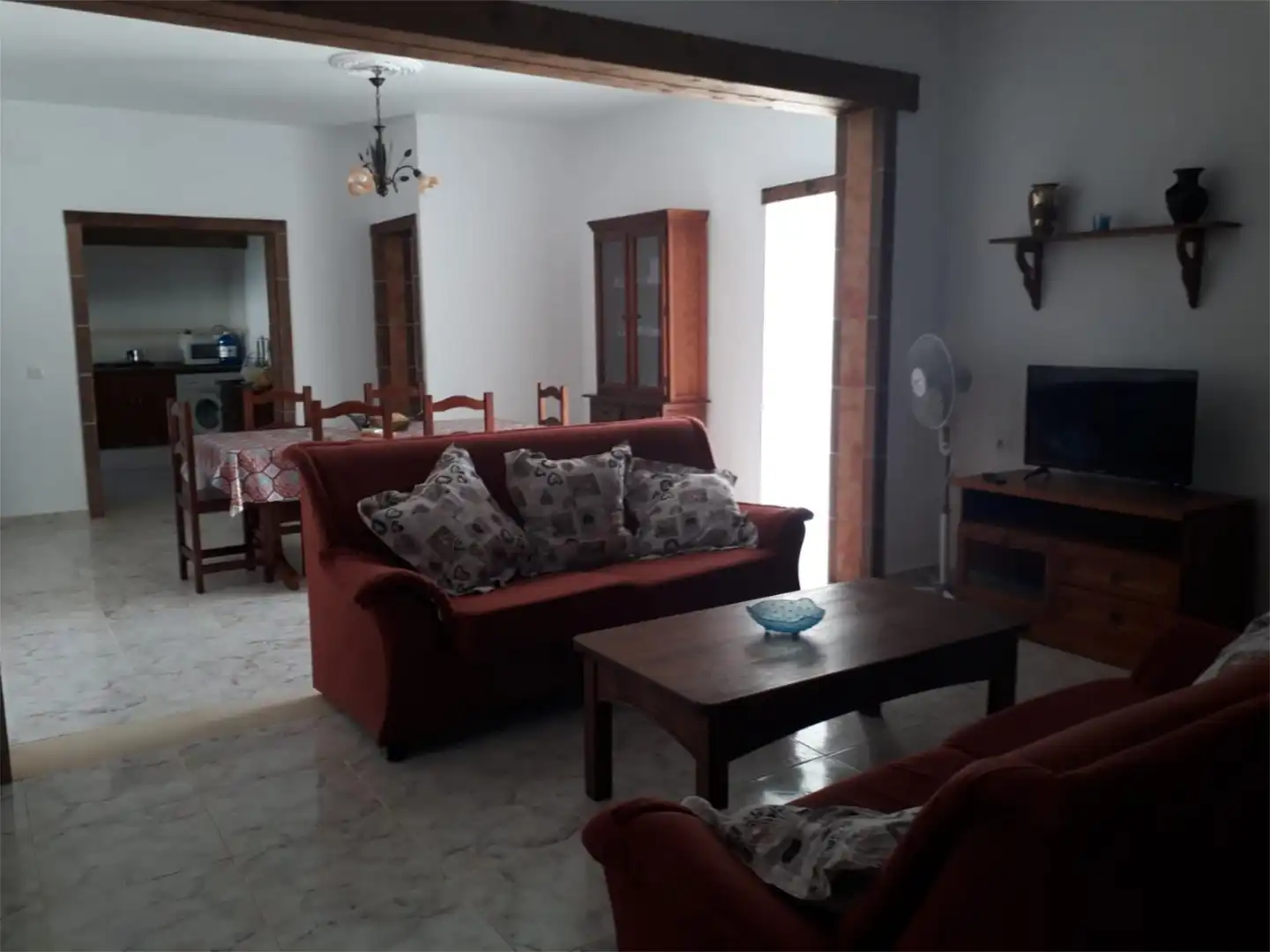 Casa adosada de lloguer a Diseminado Barrio Nuevo, 521, Barrio Nuevo Sala d'estar de Casa adosada de lloguer en Conil de la Frontera amb Aire condicionat, Jardí privat i Terrassa