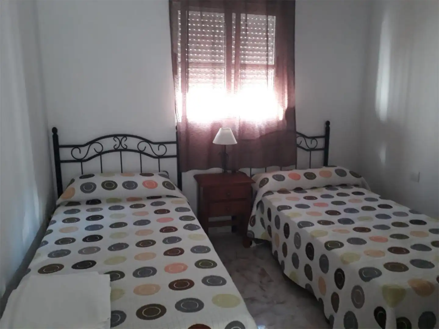 Casa adosada de lloguer a Diseminado Barrio Nuevo, 521, Barrio Nuevo Dormitori de Casa adosada de lloguer en Conil de la Frontera amb Aire condicionat, Jardí privat i Terrassa