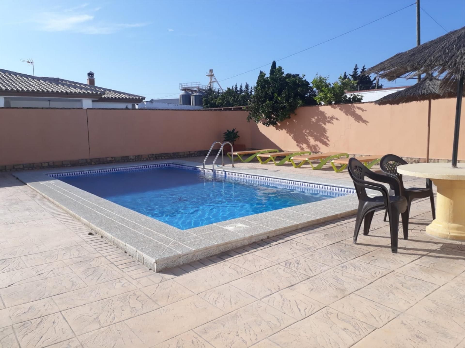 Piscina de Casa adosada de lloguer en Conil de la Frontera amb Aire condicionat, Terrassa i Piscina