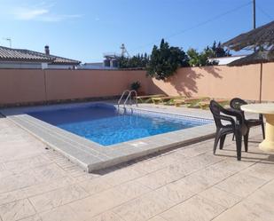 Piscina de Casa adosada de lloguer en Conil de la Frontera amb Aire condicionat, Jardí privat i Terrassa