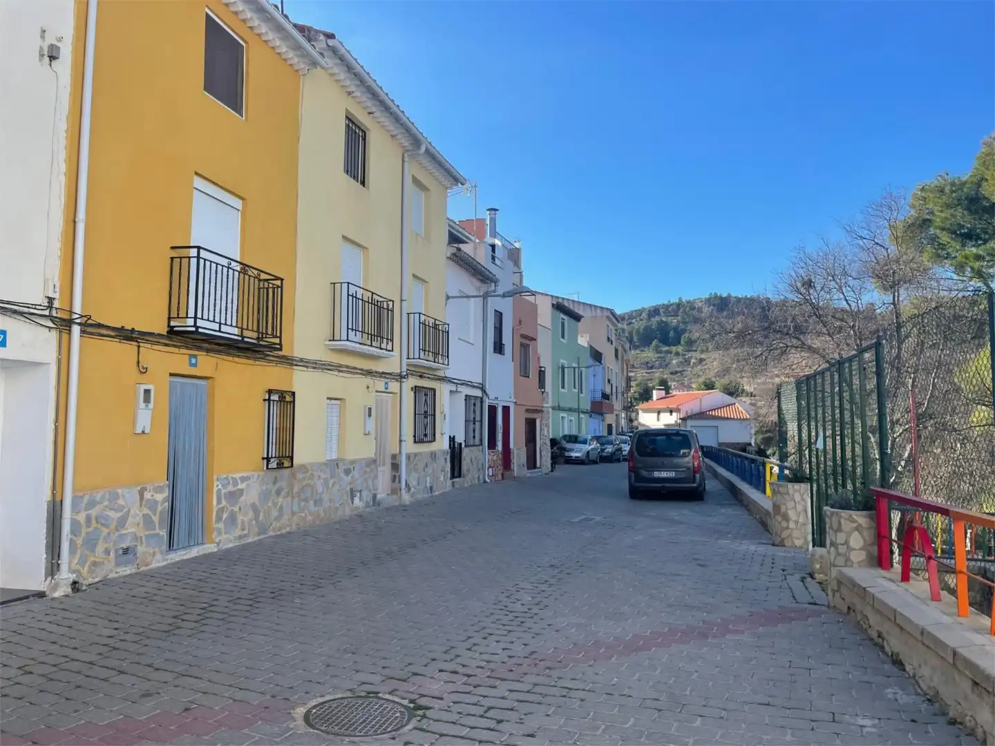 Casa adosada en venda a Calle Cantarería, 65, Férez Vista exterior de Casa adosada en venda en Férez amb Calefacció i Moblat