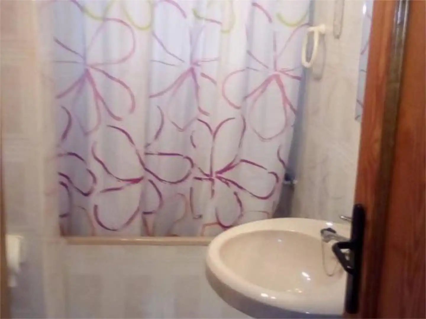 Bany de Apartament de lloguer en Tavernes de la Valldigna amb Terrassa, Piscina i Moblat