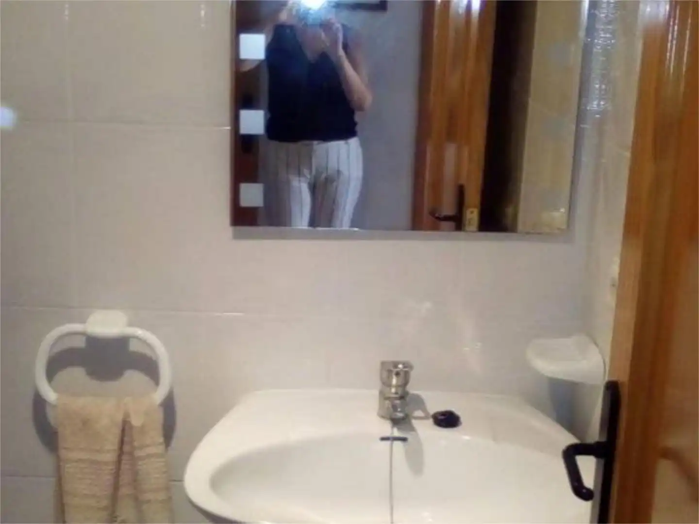 Bany de Apartament de lloguer en Tavernes de la Valldigna amb Terrassa, Piscina i Moblat