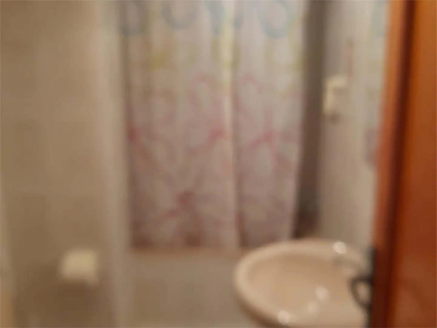 Bany de Apartament de lloguer en Tavernes de la Valldigna amb Terrassa, Piscina i Moblat