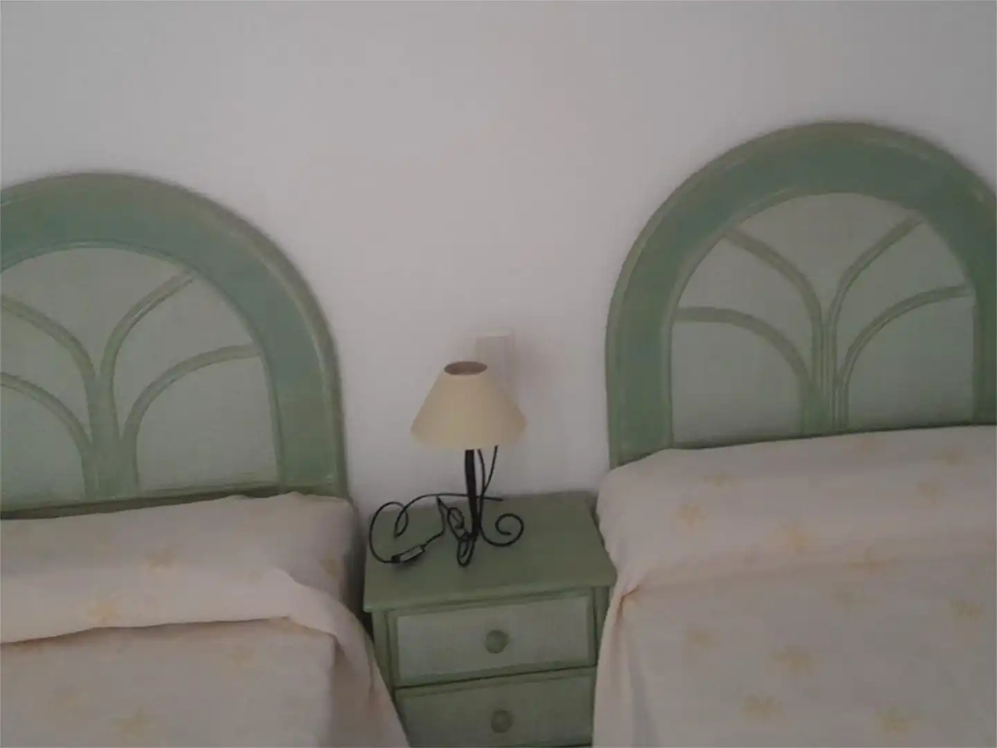 Dormitori de Apartament de lloguer en Tavernes de la Valldigna amb Terrassa, Piscina i Moblat
