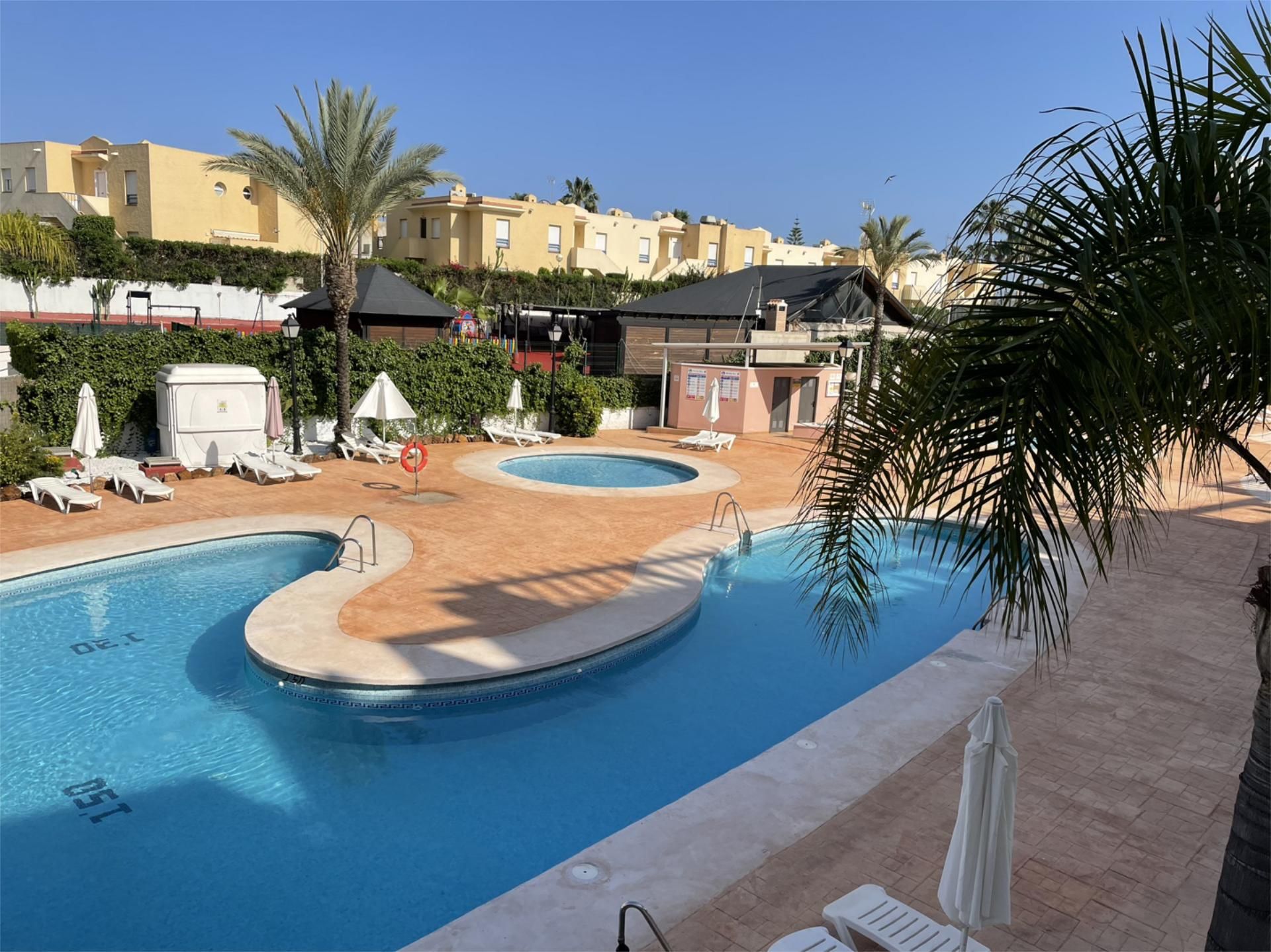 Piscina de Apartament de lloguer en Vera amb Aire condicionat, Calefacció i Jardí privat