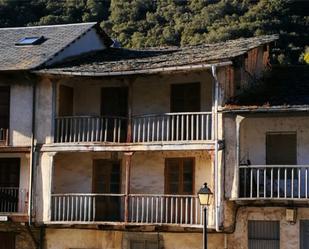 Vista exterior de Casa adosada en venda en Villafranca del Bierzo