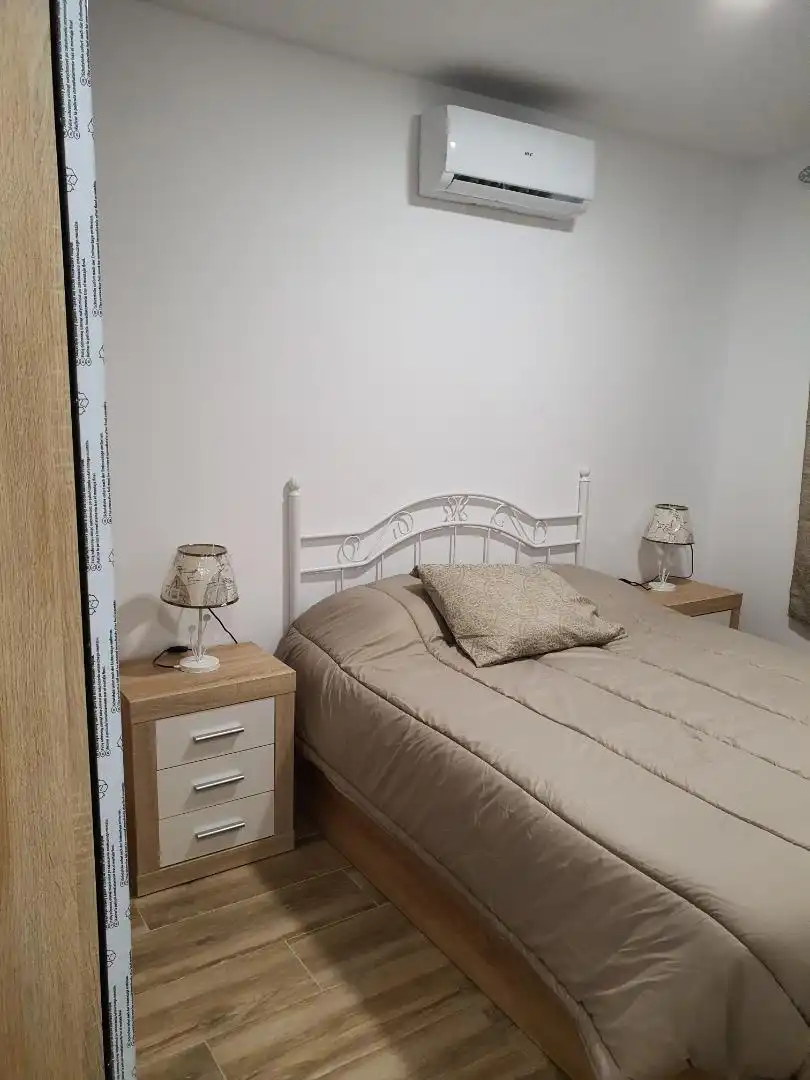 Dormitori de Apartament de lloguer en Córdoba amb Aire condicionat, Calefacció i Moblat