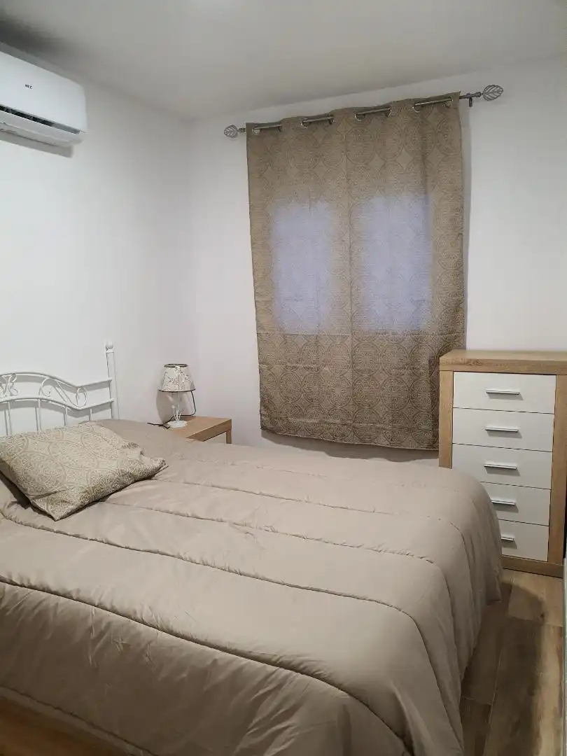 Dormitori de Apartament de lloguer en Córdoba amb Aire condicionat, Calefacció i Moblat