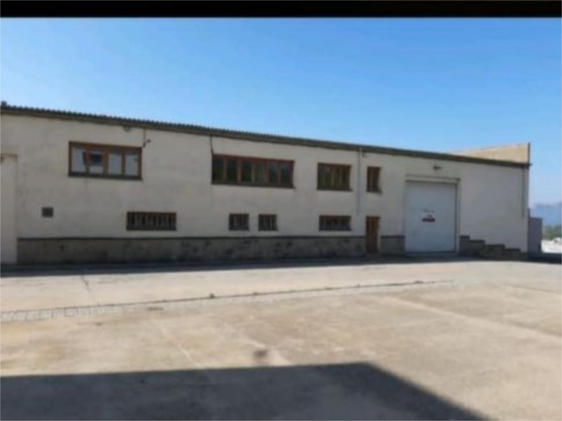 Vista exterior de Nau industrial en venda en Sant Pere de Torelló