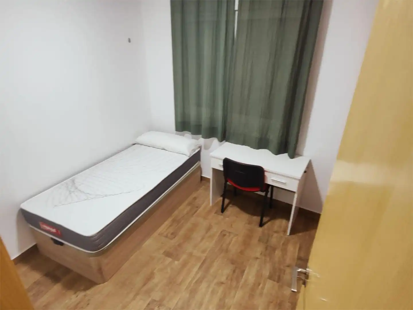 Schlafzimmer von Erdgeschoss zur untervermieten in Murcia mit Klimaanlage, Heizung und Möbliert