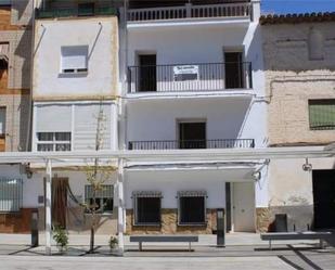 Vista exterior de Casa adosada en venda en Zújar amb Terrassa i Balcó