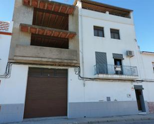 Vista exterior de Casa adosada en venda en Manuel amb Aire condicionat, Terrassa i Balcó