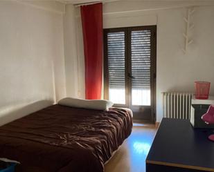 Bedroom of Flat to share in Salamanca Capital  with Balcony