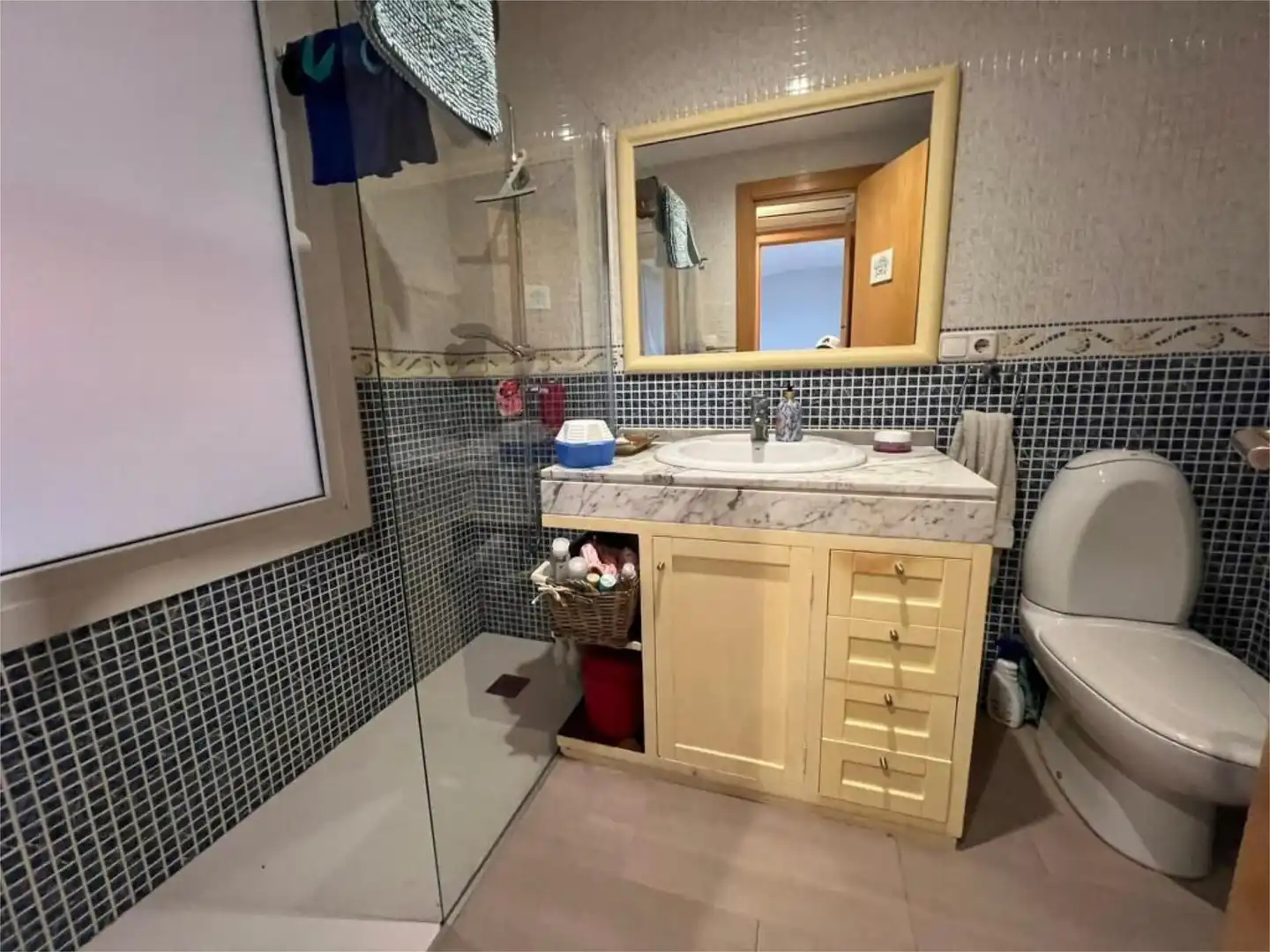 Casa adosada en venta en Calle Almerimar, 27, Costacabana - Loma Cabrera Baño de Casa adosada en venta en Almería con Aire acondicionado, Calefacción y Jardín privado