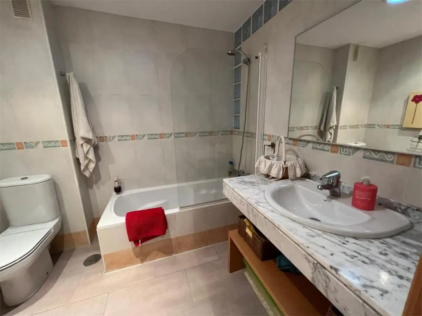 Casa adosada en venta en Calle Almerimar, 27, Costacabana - Loma Cabrera Baño de Casa adosada en venta en Almería con Aire acondicionado, Calefacción y Jardín privado