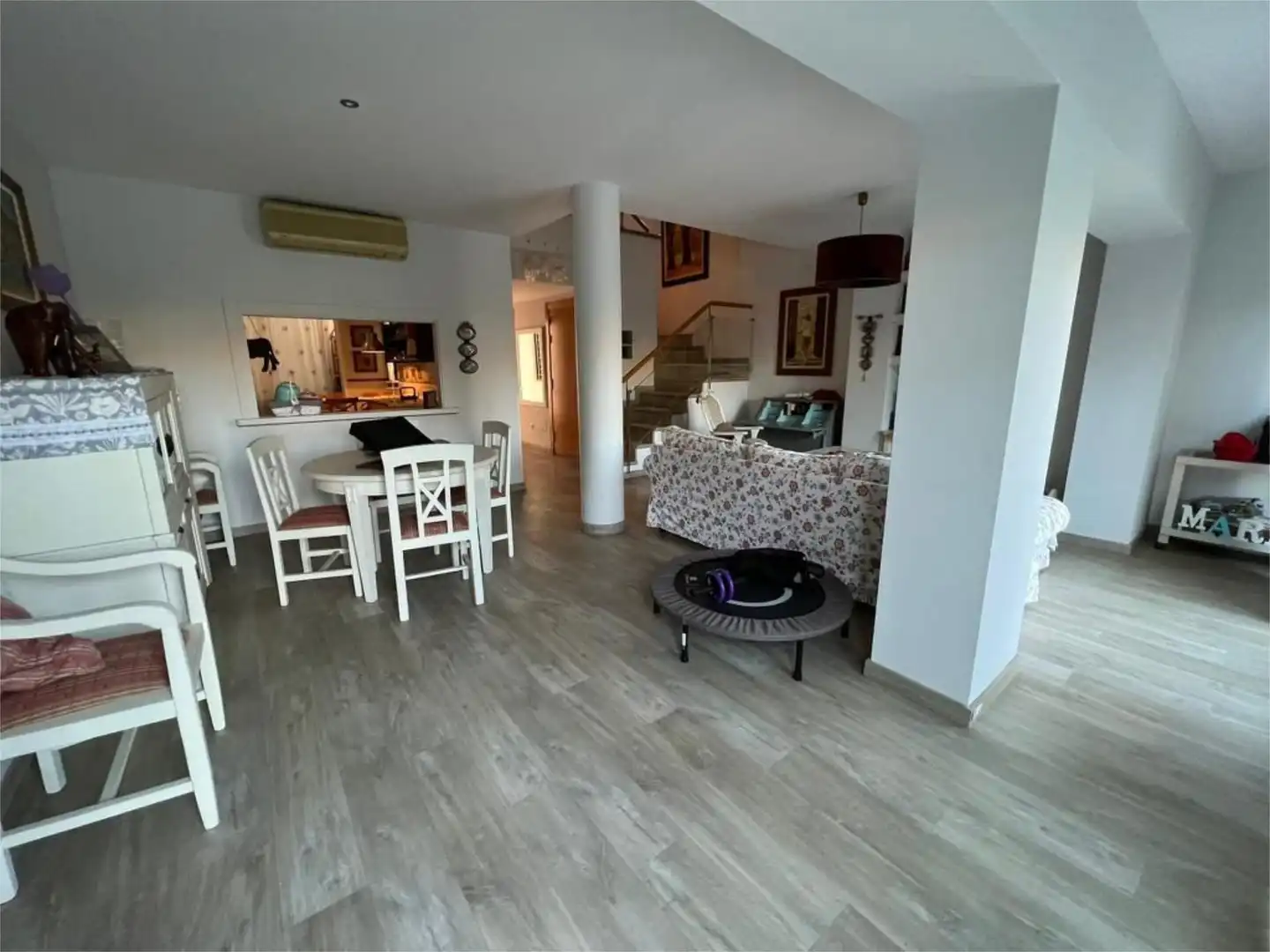 Casa adosada en venta en Calle Almerimar, 27, Costacabana - Loma Cabrera Comedor de Casa adosada en venta en Almería con Aire acondicionado, Calefacción y Jardín privado
