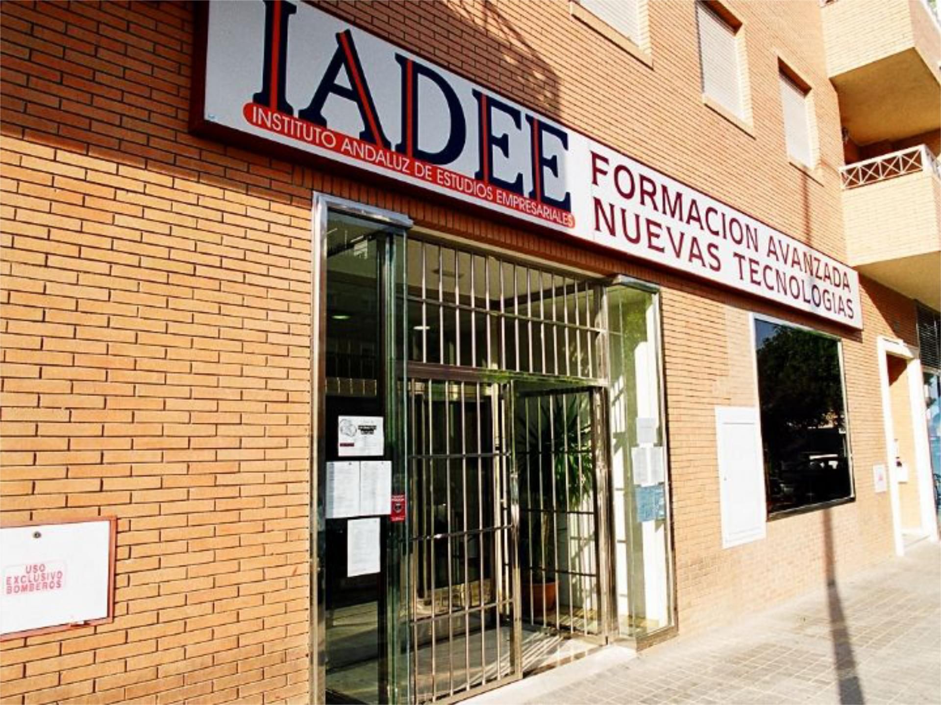 Locales en venta con salida de humos en San Luis, Almería Capital