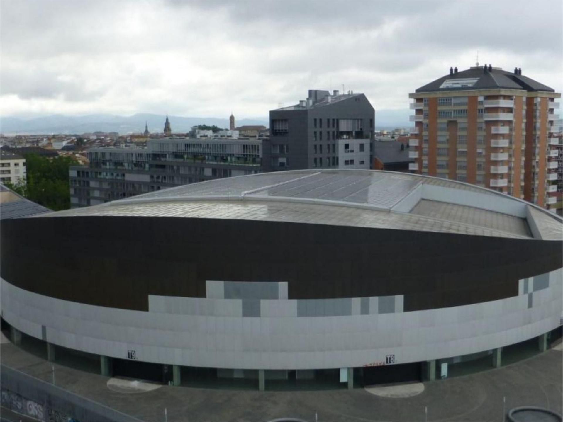 Vista exterior de Pis en venda en Vitoria - Gasteiz amb Terrassa i Balcó