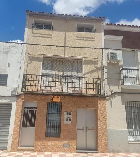 Single-family semi-detached for sale in Calle Camino Ancho, 42, Zalamea de la Serena, Badajoz - image 2 Photo 2 of Single-family semi-detached for sale in Calle Camino Ancho, 42, Zalamea de la Serena, Badajoz