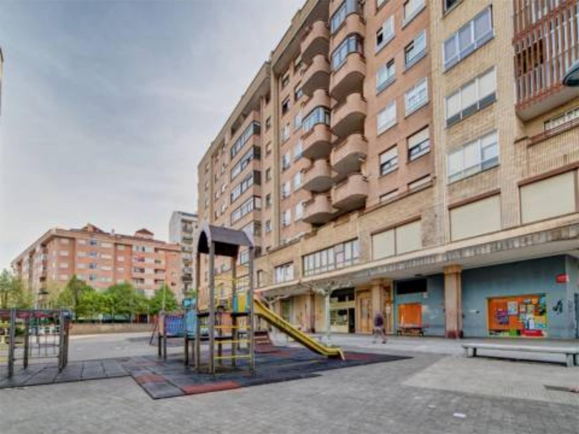 Exterior view of Office for sale in Burlada / Burlata