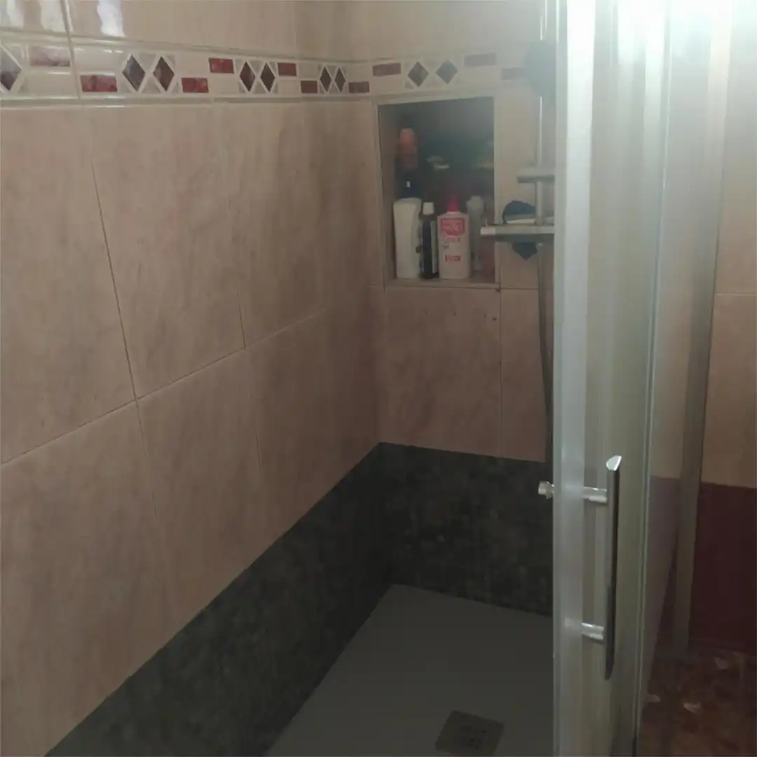 Piso en venta en Calle Juaniquin, 7, El Cuervo de Sevilla Baño de Piso en venta en El Cuervo de Sevilla con Aire acondicionado, Calefacción y Horno