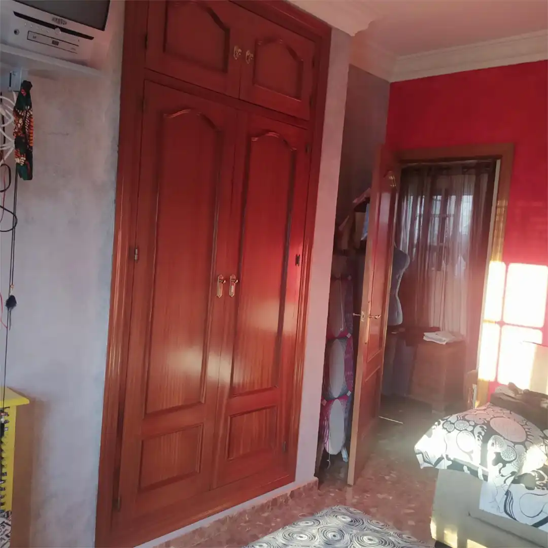 Piso en venta en Calle Juaniquin, 7, El Cuervo de Sevilla Habitación de Piso en venta en El Cuervo de Sevilla con Aire acondicionado, Calefacción y Horno