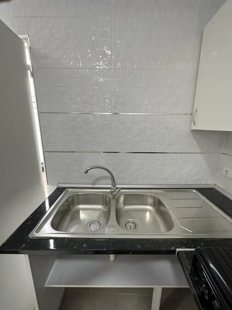 Cuina de Casa adosada per a compartir en Rociana del Condado amb Terrassa, Moblat i Forn