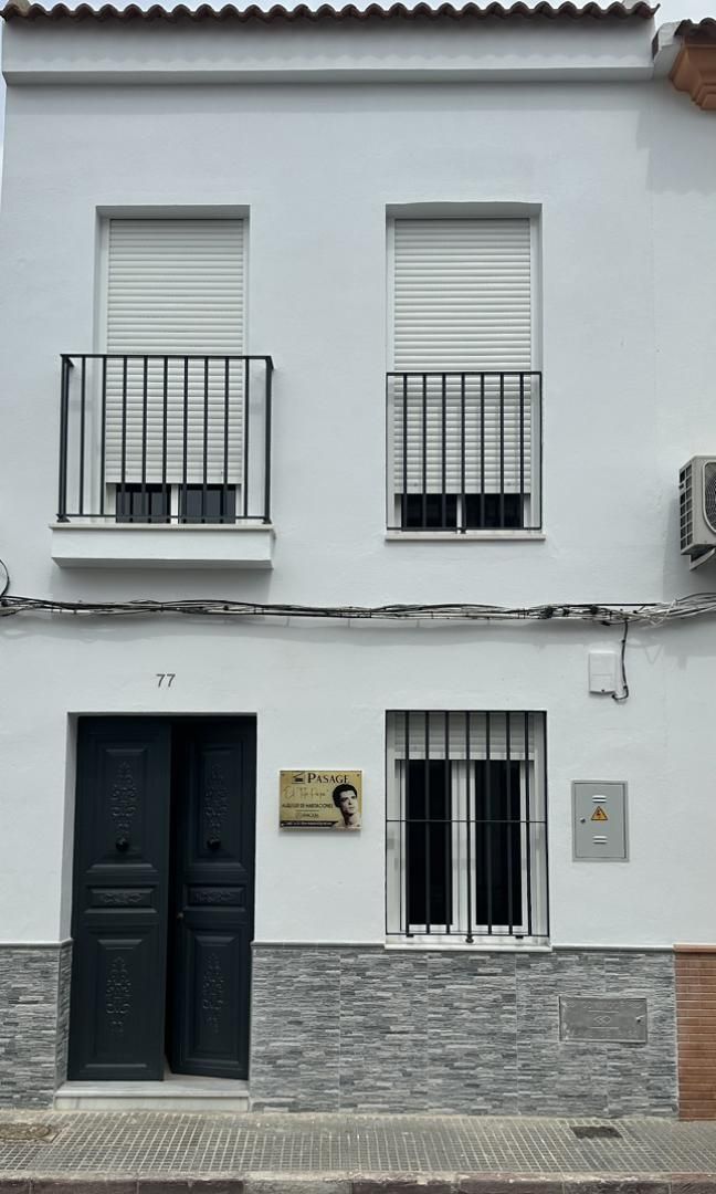 Vista exterior de Casa adosada per a compartir en Rociana del Condado amb Terrassa, Moblat i Forn