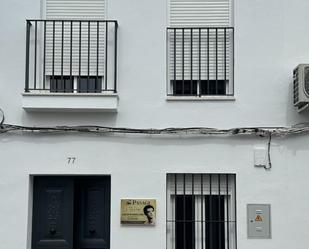 Vista exterior de Casa adosada per a compartir en Rociana del Condado amb Terrassa, Moblat i Forn