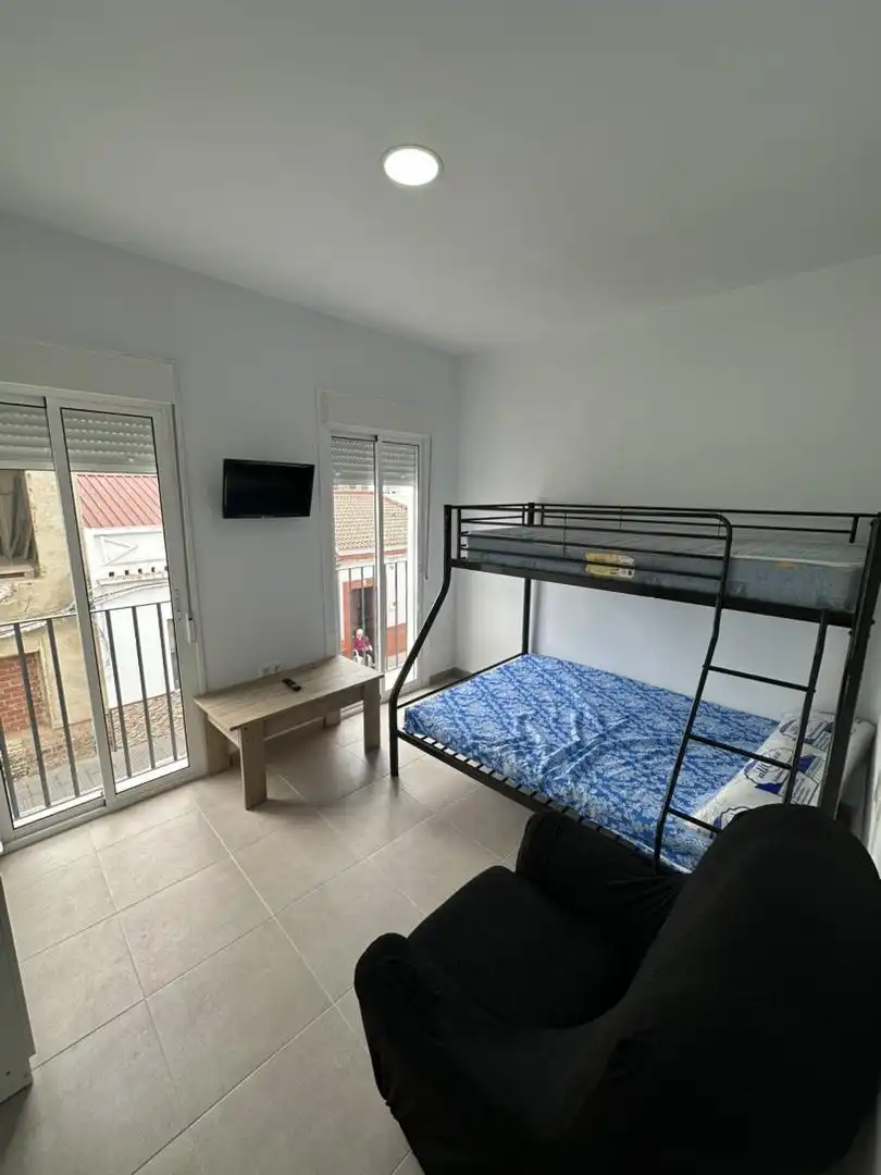Dormitori de Casa adosada per a compartir en Rociana del Condado amb Terrassa, Moblat i Forn