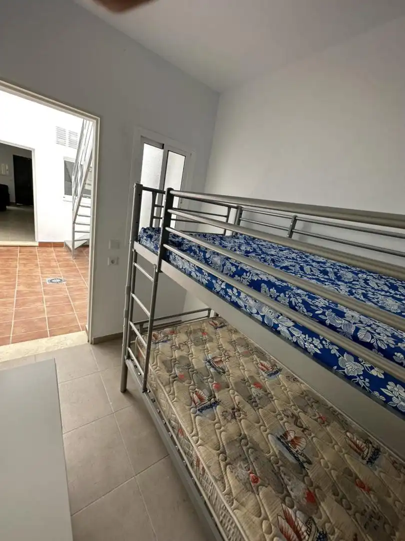 Dormitori de Casa adosada per a compartir en Rociana del Condado amb Terrassa, Moblat i Forn