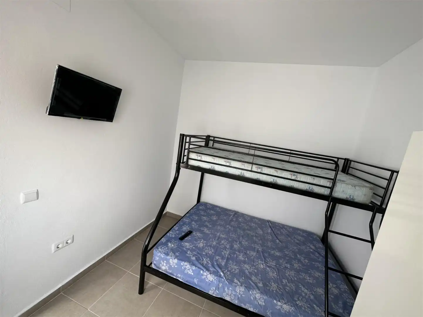 Dormitori de Casa adosada per a compartir en Rociana del Condado amb Terrassa, Moblat i Forn