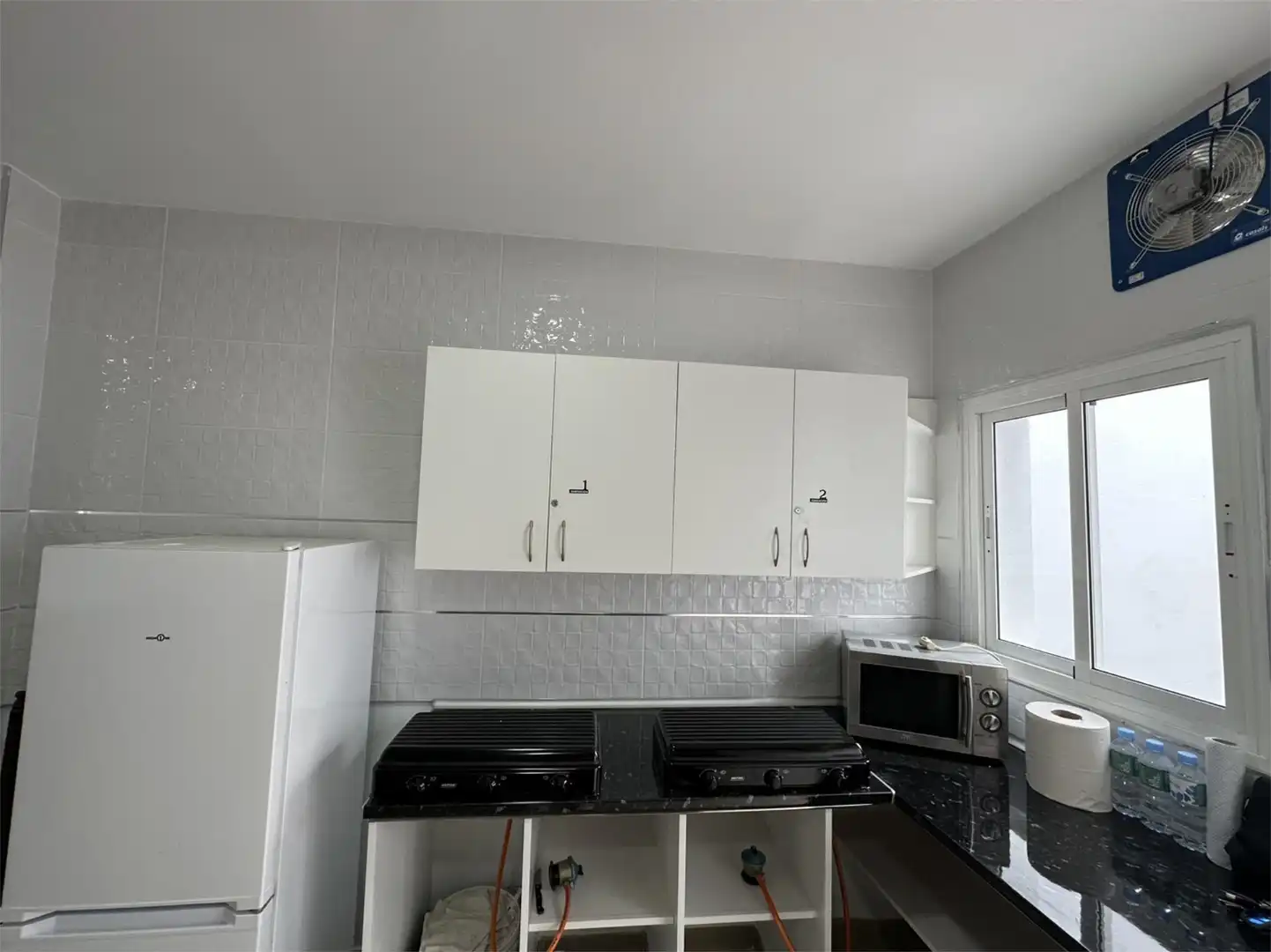 Cuina de Casa adosada per a compartir en Rociana del Condado amb Terrassa, Moblat i Forn